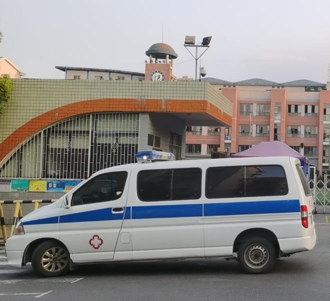 麻章救护车出租护送骨折病人一公里多少钱